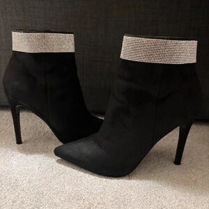 Elegant Black Heeled Boots with Rhinestone Detail